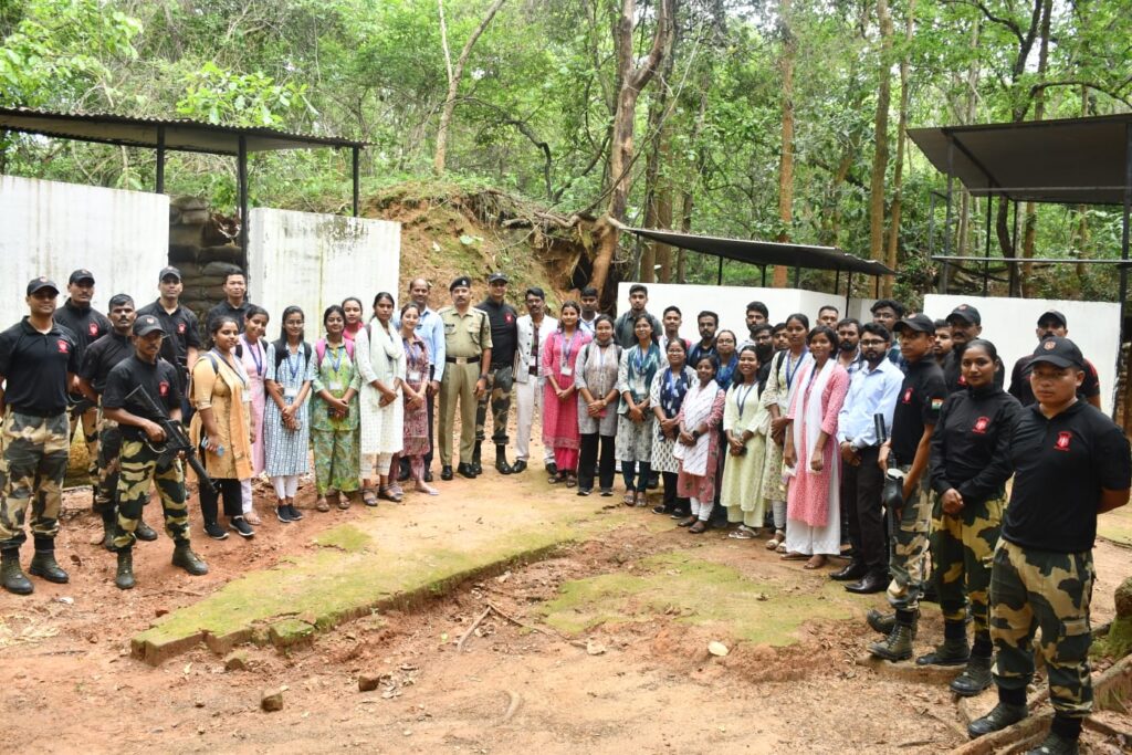 सीमा सुरक्षा बल मेरू कैंप में बिरसा कृषि विश्वविद्यालय के छात्रों ने किया शैक्षणिक भ्रमण