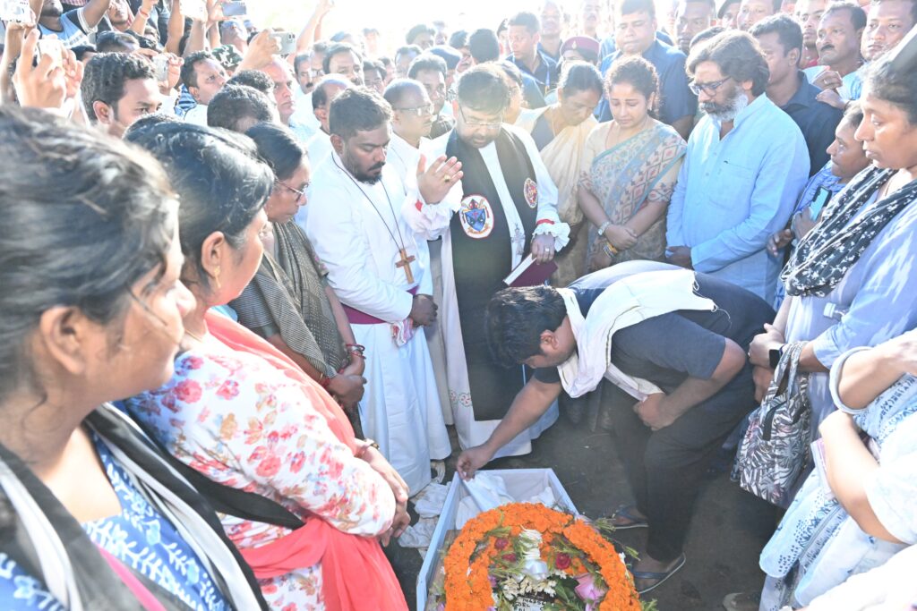 मुख्यमंत्री ने सांसद की दिवंगत पत्नी को दी श्रद्धांजलि