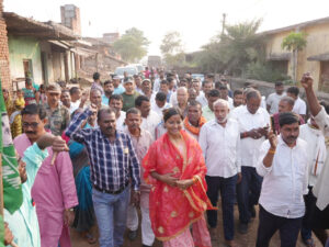 महागठबंधन समर्थित कांग्रेस प्रत्याशी अंबा प्रसाद का बड़कागांव पहुंचने पर हुआ जोरदार स्वागत