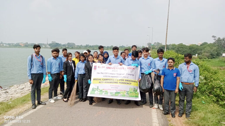 आरकेडीएफ यूनिवर्सिटी ने धुर्वा डैम और आसपास के क्षेत्रों में चलाया स्वच्छता अभियान