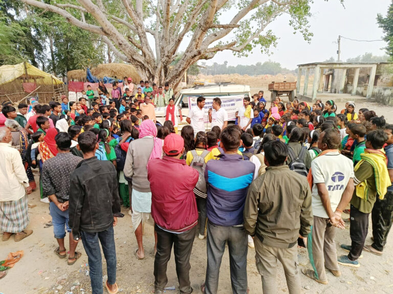 मानव तस्करी रोकथाम को लेकर बरकट्ठा के विभिन्न स्थानों में नुक्कड़ नाटक का आयोजन