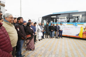 केंद्रीय विद्युत और आवास एवं शहरी मंत्री ने ग्रीन हाइड्रोजन बसों को दिखाई हरी झंडी