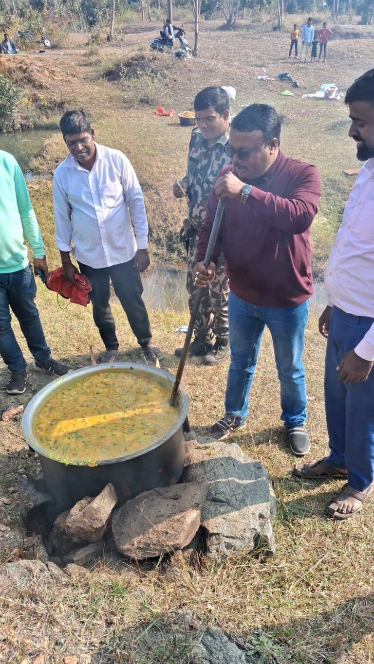 वनभोज सह मिलन समारोह में शामिल हुए विधायक