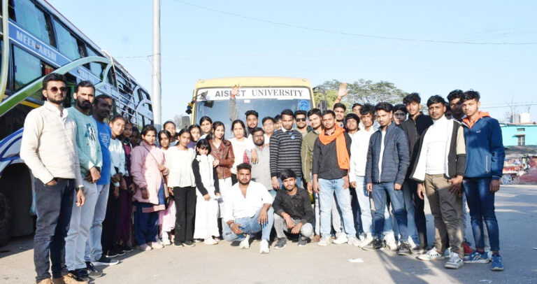 शैक्षणिक भ्रमण पर बोधगया गये आईसेक्ट इंटर कॉलेज के विद्यार्थी