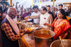 महाकुंभ सेवा के बाद गौतम अदाणी बोले - तेरा तुझको अर्पण