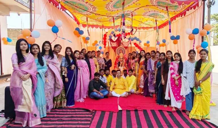 ईस्टर्न कॉलेज ऑफ नर्सिंग एंड हेल्थ स्टडीज में सरस्वती पूजा की धूम