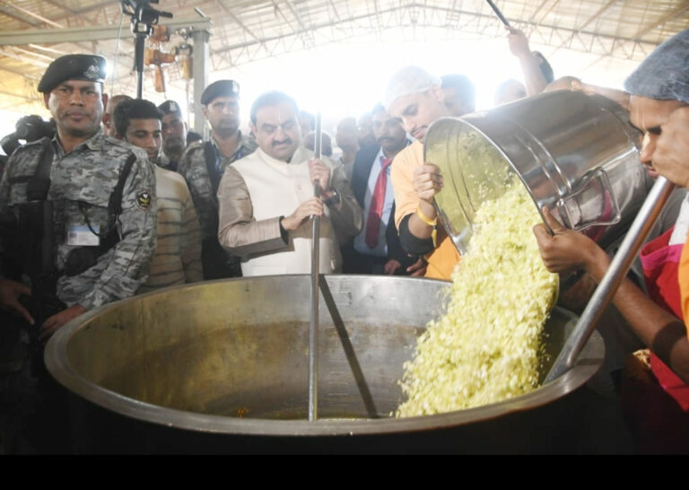 अदाणी-इस्कॉन महाप्रसाद : अदाणी और इस्कॉन ने खाने की बर्बादी रोकने के लिए बनाया मजबूत सिस्टम, फूड डिस्ट्रिब्यूशन का शानदार मैनेजमेंट