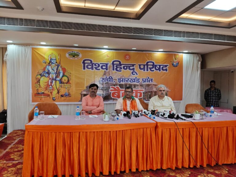 विदेशी घुसपैठ और धर्मांतरण पर चिंता जताई: मिलिंद परांडे