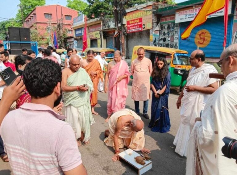 रांची में महावीर जयंती पर निकली भव्य शोभायात्रा, भक्तिमय वातावरण में गूंजे जयकारे रांची में महावीर जयंती पर निकली भव्य शोभायात्रा, भक्तिमय वातावरण में गूंजे जयकारे