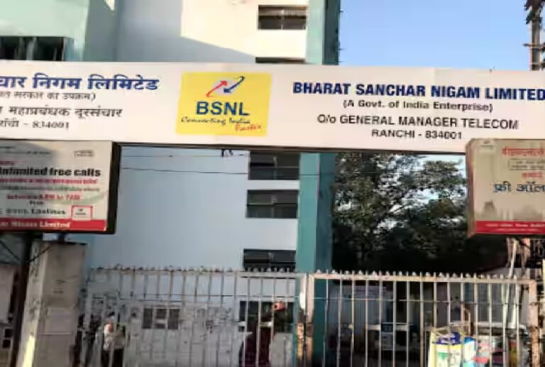 बीएसएनएल टेलीफोन भवन में भीषण आग