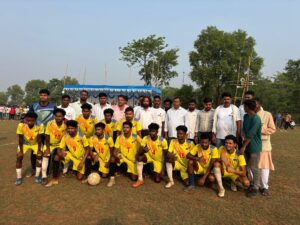 सोनहातू में दिवा-रात्रि फुटबॉल टूर्नामेंट का भव्य समापन, खिलाड़ियों को मिला सम्मान