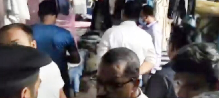 पुलिस लाइन में पुलिस ने अपने सहयाेगी पुलिस को 11 गोलियां दागी, मौत पुलिस लाइन में पुलिस ने अपने सहयाेगी पुलिस को 11 गोलियां दागी, मौत