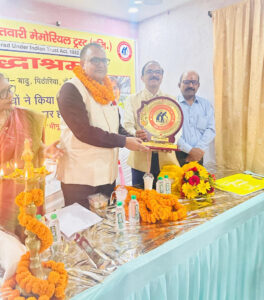 आदिवासी और ग्रामीण उत्थान के लिए कार्य करने पर डॉ. नरेश प्रसाद सिंह हुए सम्मानित