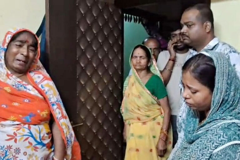 पाकिस्तान के कब्जे में बीएसएफ जवान, मां की गुहार- ‘बेटा सही सलामत घर लौट आए’