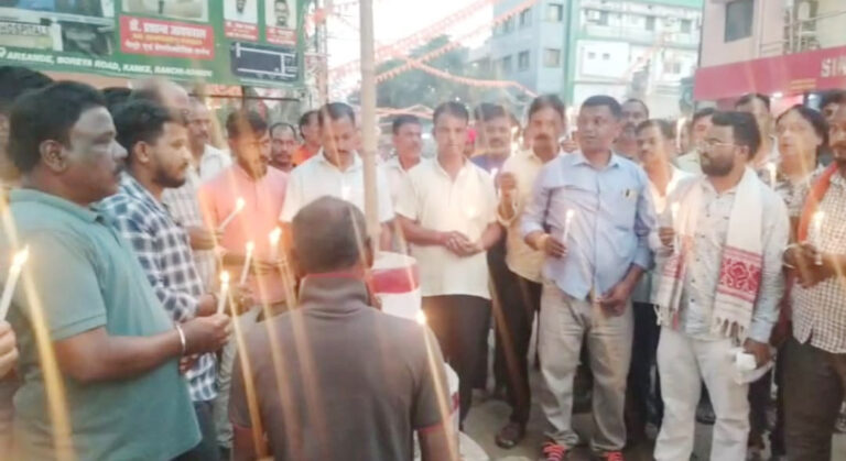कांके में पहलगाम आतंकी हमले के विरोध में श्रद्धांजलि सभा, दोषियों को कड़ी सज़ा देने की मांग