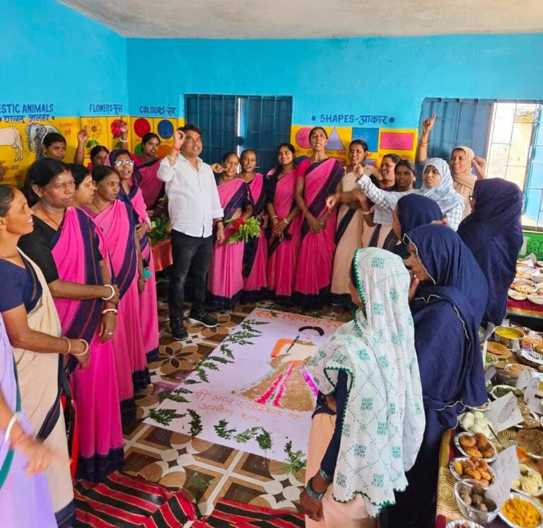 सुकुरहुट्टू आंगनबाड़ी केंद्र में मनाया गया पोषण पखवाड़ा सुकुरहुट्टू आंगनबाड़ी केंद्र में मनाया गया पोषण पखवाड़ा