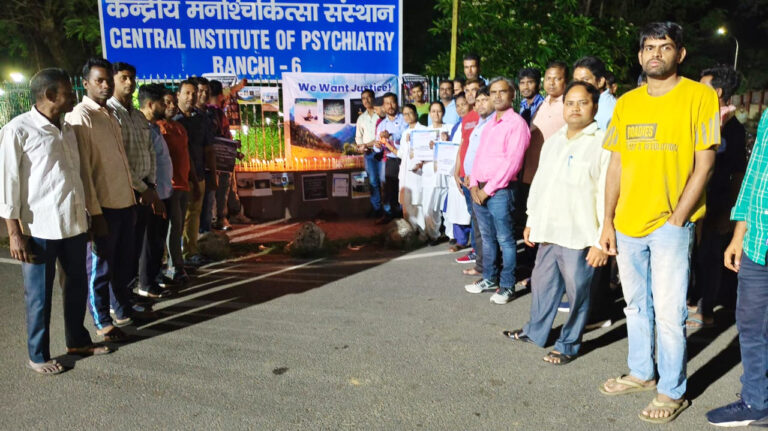 पहलगाम हमले के विरोध में CIP रांची ने निकाला कैंडल मार्च पहलगाम हमले के विरोध में CIP रांची ने निकाला कैंडल मार्च