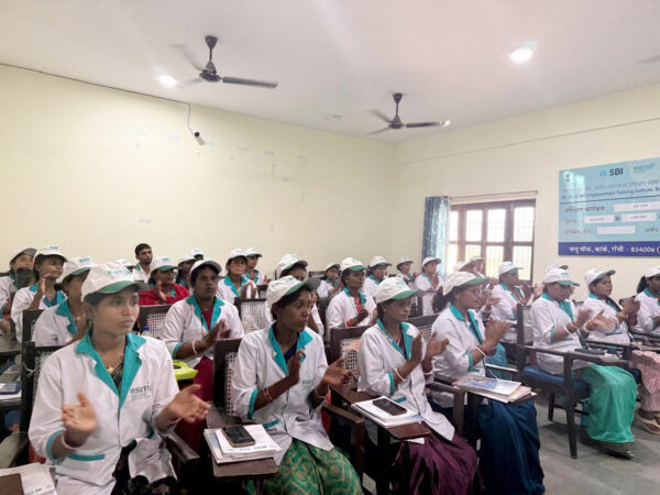 भारतीय स्टेट बैंक ग्रामीण स्वरोजगार प्रशिक्षण संस्थान में 'कृषि उद्यमी सह बागवानी सखी' कार्यक्रम का समापन