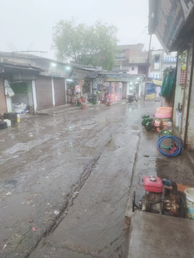 मौसम ने बदला मिजाज, बारिश होने से लोगों को गर्मी से मिली राहत मौसम ने बदला मिजाज, बारिश होने से लोगों को गर्मी से मिली राहत
