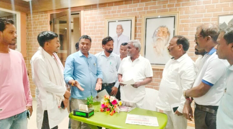 झारखंड में डीलिस्टिंग सहित 7 अहम मुद्दों को लेकर जनजाति सुरक्षा मंच ने पूर्व मुख्यमंत्री चंपई सोरेन को सौंपा ज्ञापन
