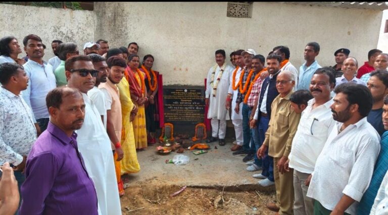 कांके विधायक सुरेश बैठा ने किया सुकुरहुट्टू सड़क निर्माण कार्य का शिलान्यास