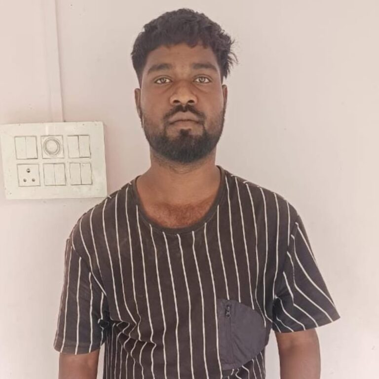 रांची पुलिस को मिली बड़ी सफलता: भारी मात्रा में नशीले पदार्थ के साथ युवक गिरफ्तार, लाखों की अवैध सामग्री बरामद रांची पुलिस को मिली बड़ी सफलता: भारी मात्रा में नशीले पदार्थ के साथ युवक गिरफ्तार, लाखों की अवैध सामग्री बरामद