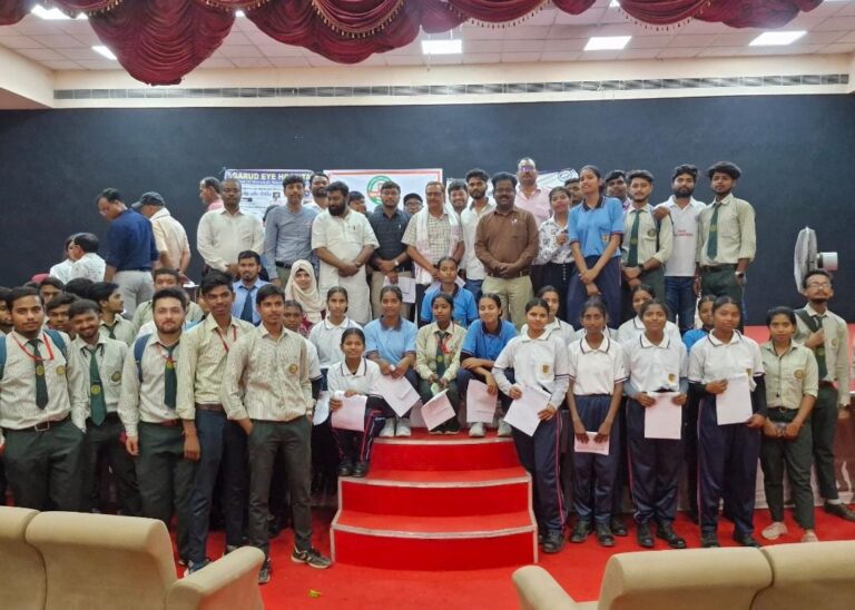छात्रों के लिए आंखों की देखभाल: मारवाड़ी कॉलेज में लगा नेत्र जांच शिविर