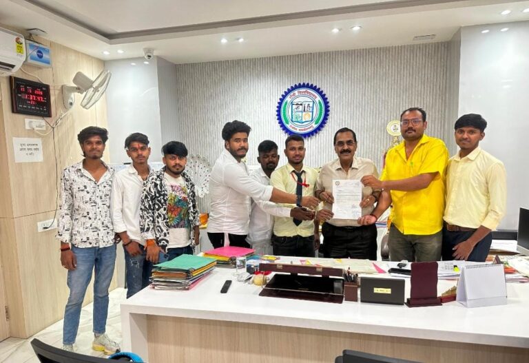 सिमडेगा कॉलेज घोटाले पर अबुआ अधिकार मंच सख्त: कुलपति से की मुलाकात, दोषियों पर कड़ी कार्रवाई की मांग
