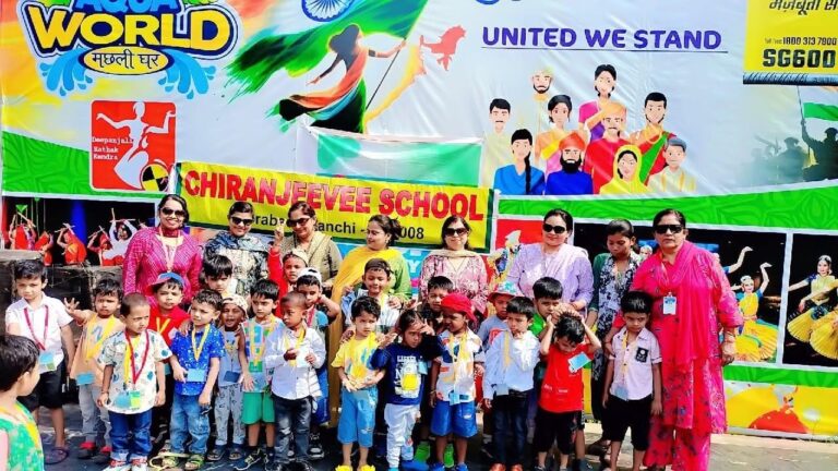 नन्हे कदमों से सपनों की उड़ान: चिरंजीवी स्कूल के बच्चों ने अक्वा वर्ल्ड में रची रंग-बिरंगी यादें