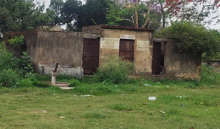 स्वच्छता का सपना टूटा, कांके का शौचालय बना बीमारियों का अड्डा
