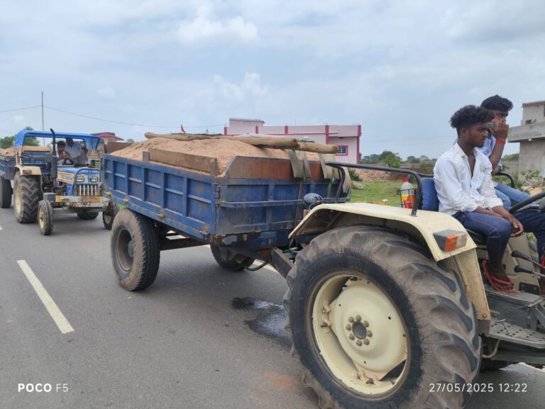 बुढ़मू में अवैध बालू परिवहन का भंडाफोड़, दो ट्रैक्टर जब्त