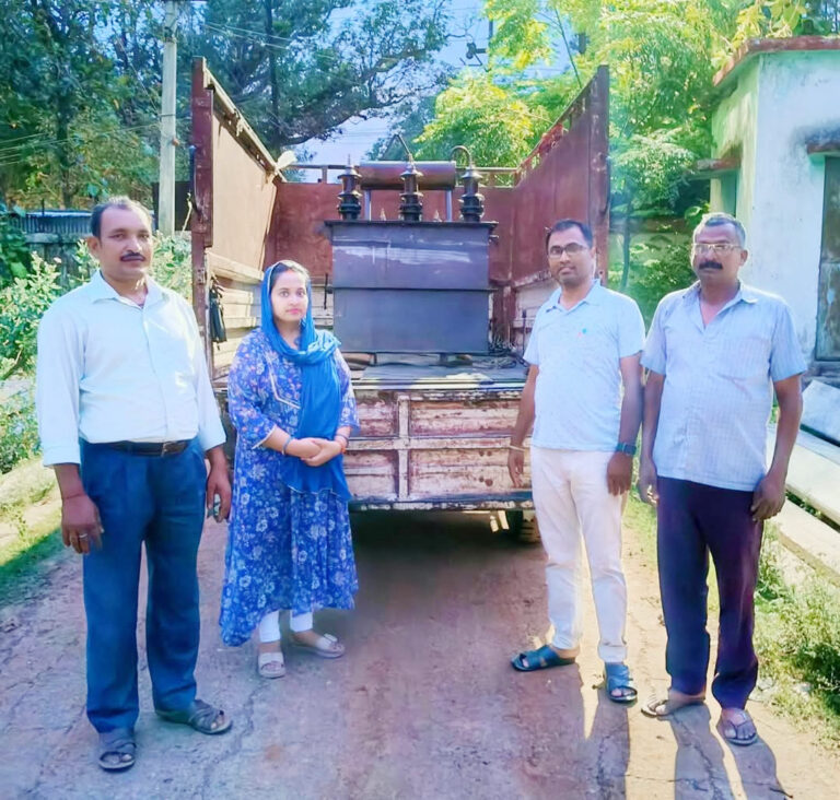 जिप सदस्या प्रेरणा प्रिया ने दिलाया 100 केवी ट्रांसफार्मर जिप सदस्या प्रेरणा प्रिया ने दिलाया 100 केवी ट्रांसफार्मर