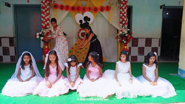 डिवाइन स्कूल में धूमधाम से मनाया गया मातृ दिवस