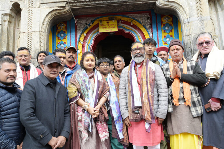 मुख्यमंत्री हेमंत सोरेन ने सपरिवार केदारनाथ धाम में की पूजा
