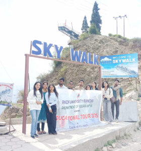 शैक्षणिक भ्रमण के लिए गए आरकेडीएफ विश्वविद्यालय के विद्यार्थी