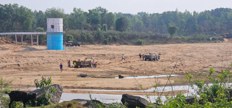 बालू के अवैध उत्खनन से नदियों के अस्तित्व पर मंडरा रहा खतरा