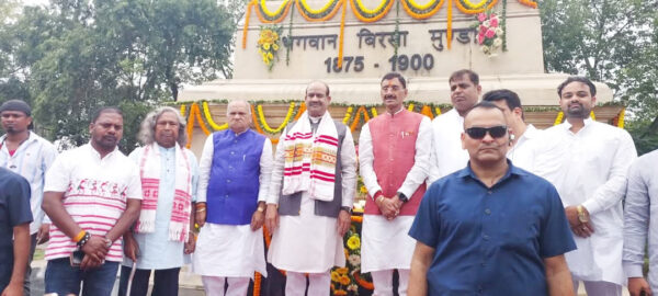 रांची पहुँचे लोकसभा अध्यक्ष ओम बिरला, बिरसा मुंडा को दी श्रद्धांजलि – बोले, "धरती आबा का बलिदान हमारी प्रेरणा है"