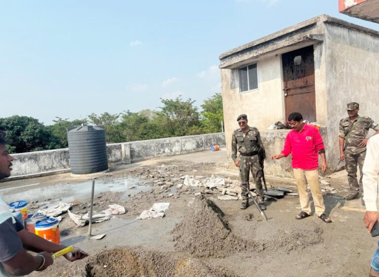 रिनपास में निर्माण कार्य की अनियमितताओं पर विधायक सख्त, मौके पर पहुंचकर किया औचक निरीक्षण रिनपास में निर्माण कार्य की अनियमितताओं पर विधायक सख्त, मौके पर पहुंचकर किया औचक निरीक्षण