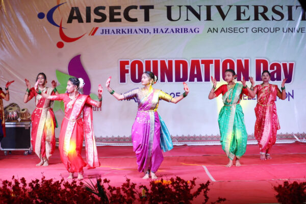 धूमधाम से मनाया गया आईसेक्ट विश्वविद्यालय का 10वां स्थापना दिवस