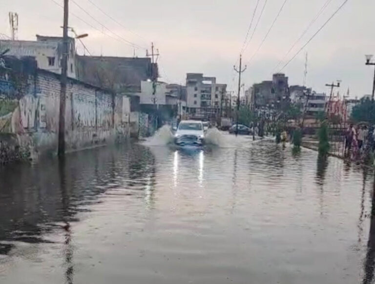 फुल बाबा आश्रम बना 'जलाशय, तेज बारिश ने खोली नगर व्यवस्था की पोल