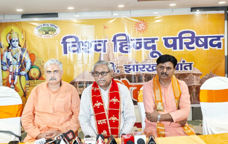 विदेशी घुसपैठ और लैंड जिहाद देश के लिए खतरा – कार्रवाई करे सरकार : बजरंग बागड़ा विदेशी घुसपैठ और लैंड जिहाद देश के लिए खतरा – कार्रवाई करे सरकार : बजरंग बागड़ा