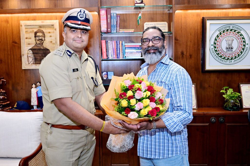 मुख्यमंत्री हेमंत सोरेन से IAS-IPS अधिकारियों की शिष्टाचार भेंट