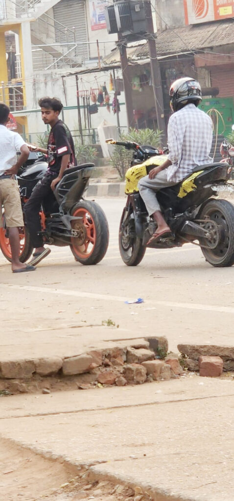 रांची में बाइकर्स का आतंक: रातू में स्टंट और रफ्तार से दहशत