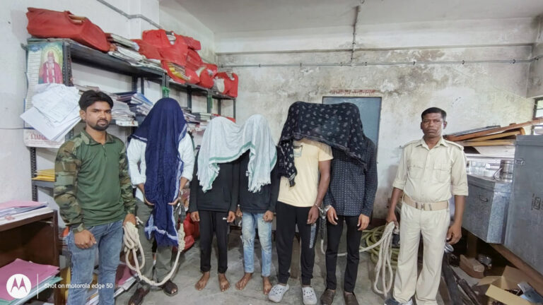 पिठोरिया पुलिस की कार्रवाई में जमीन घोटाले का पर्दाफाश, पांच ठग गिरफ्तार