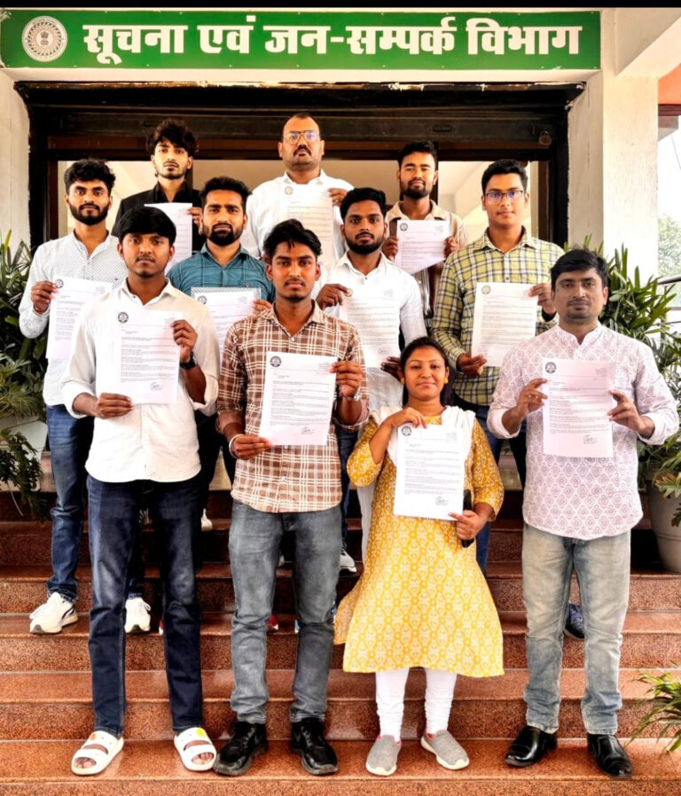 ट्राइबल वेलफेयर कमिश्नर की नियुक्ति को लेकर अबुआ अधिकार मंच का ज्ञापन ट्राइबल वेलफेयर कमिश्नर की नियुक्ति को लेकर अबुआ अधिकार मंच का ज्ञापन