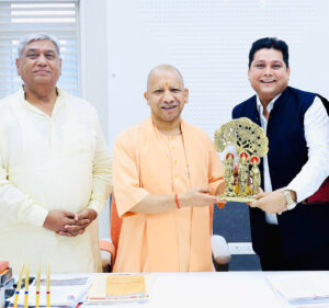 शिक्षकों की समस्याओं को लेकर स्वदेश कुमार सिंह ने की CM योगी से मुलाकात