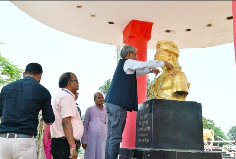 बीएयू ने शुरू किया आदर्श ग्राम अभियान, वीर बुधु भगत के गांव से आगाज़ बीएयू ने शुरू किया आदर्श ग्राम अभियान, वीर बुधु भगत के गांव से आगाज़