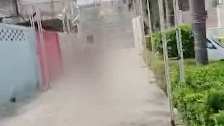 प्रेमिका संग होटल में रंगे हाथ पकड़ा गया युवक, बिना कपड़ों के जान बचाकर भागा
