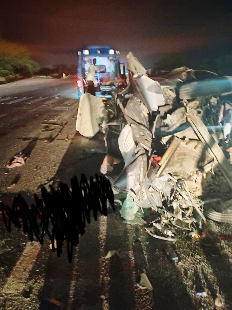 दर्दनाक सड़क हादसा, 4 युवकों की मौके पर मौत