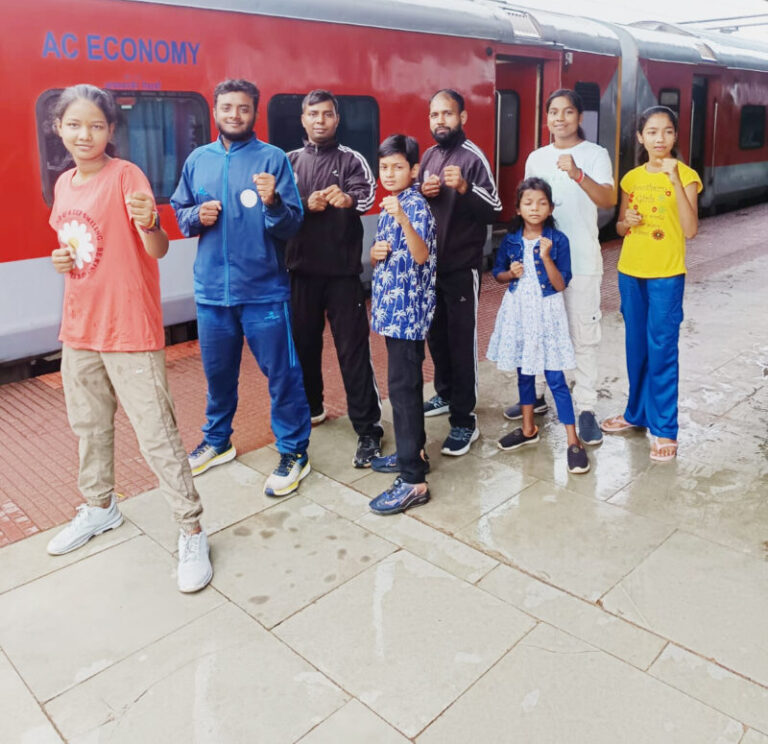 ऑल इंडिया कराटे चैंपियनशिप में झारखंड की टीम रवाना